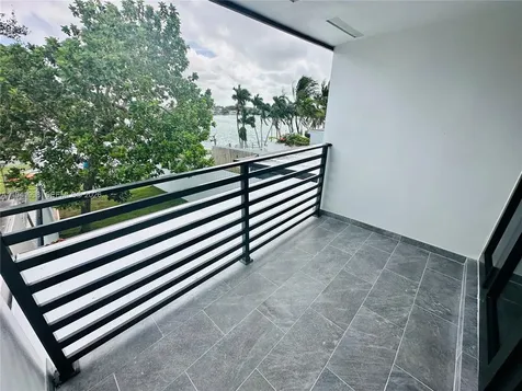 7157 W 19th Court Hialeah FL 33014