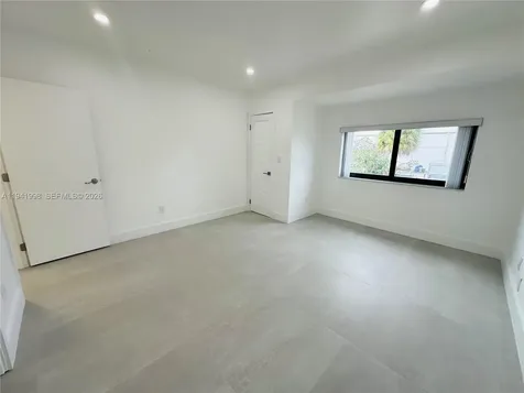 7157 W 19th Court Hialeah FL 33014