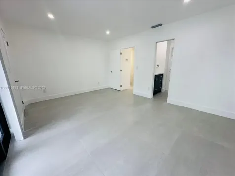 7157 W 19th Court Hialeah FL 33014