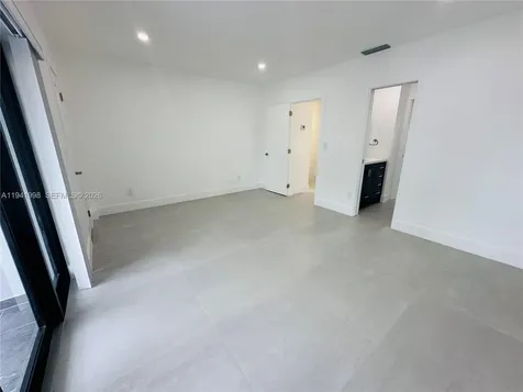 7157 W 19th Court Hialeah FL 33014