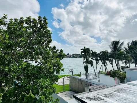 7157 W 19th Court Hialeah FL 33014
