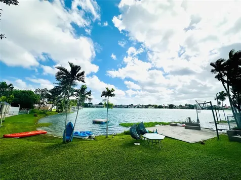 7157 W 19th Court Hialeah FL 33014