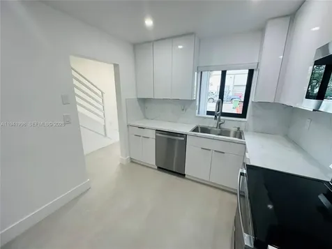 7157 W 19th Court Hialeah FL 33014
