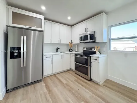 953 NE 37th Street Oakland Park FL 33334