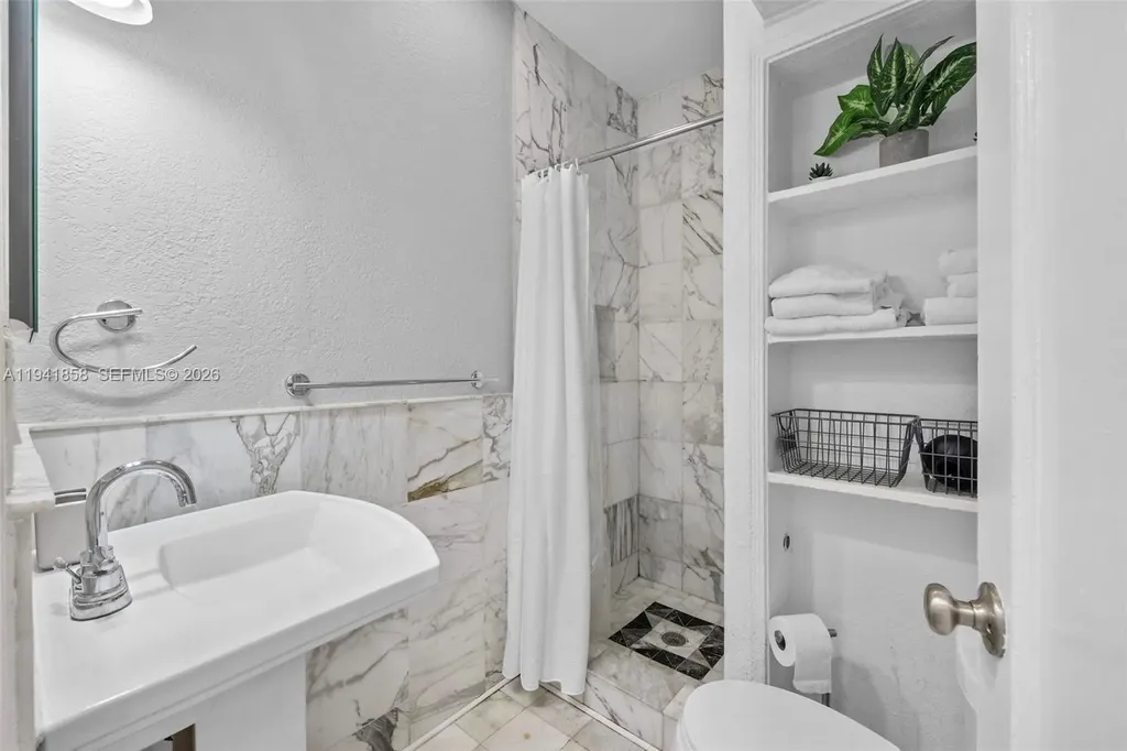 1908 N Ocean Drive Hollywood FL 33019
