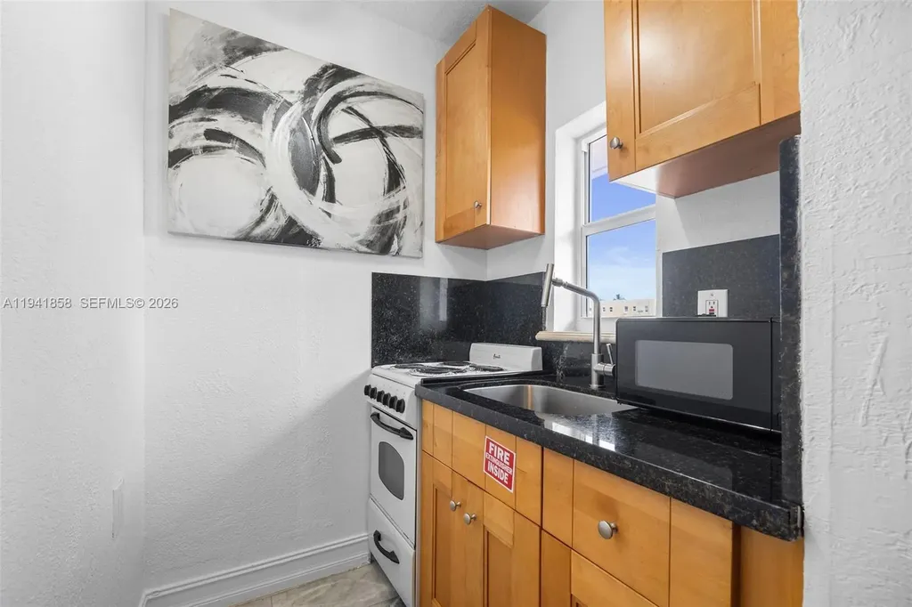1908 N Ocean Drive Hollywood FL 33019