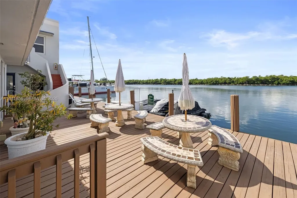 1908 N Ocean Drive Hollywood FL 33019