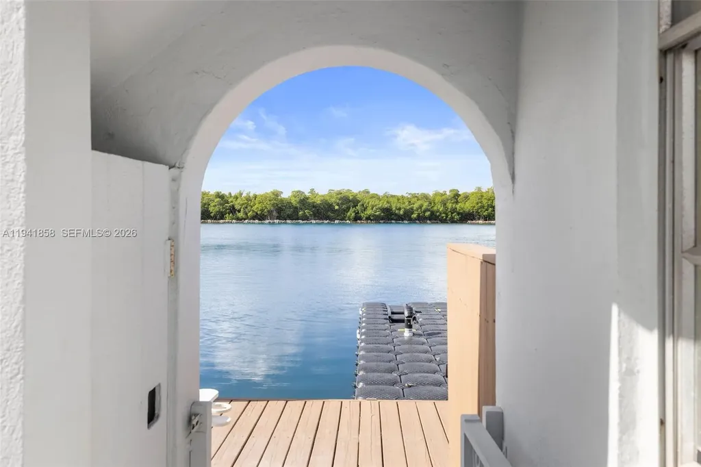 1908 N Ocean Drive Hollywood FL 33019