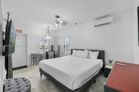 1908 N Ocean Drive Hollywood FL 33019