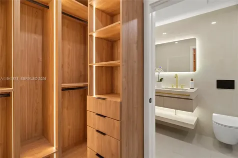 435 W 43rd Street Miami Beach FL 33140