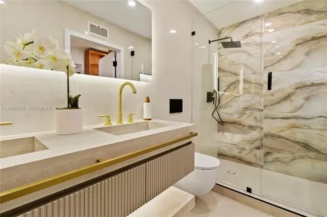 435 W 43rd Street Miami Beach FL 33140