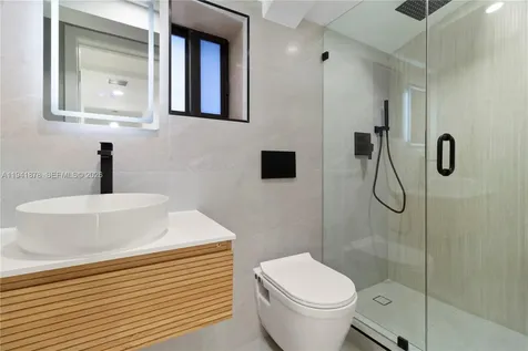 435 W 43rd Street Miami Beach FL 33140