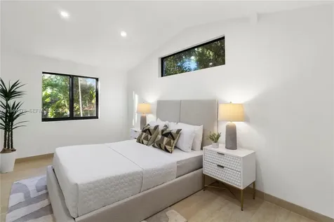 435 W 43rd Street Miami Beach FL 33140