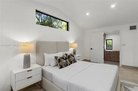 435 W 43rd Street Miami Beach FL 33140