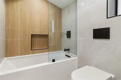 435 W 43rd Street Miami Beach FL 33140