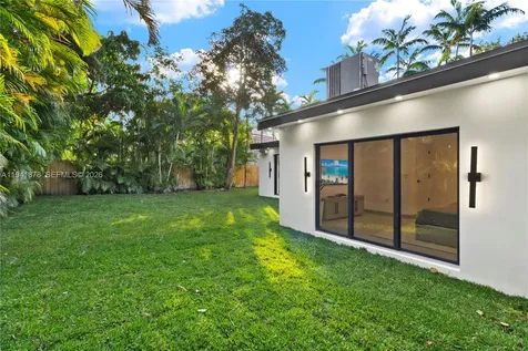 435 W 43rd Street Miami Beach FL 33140