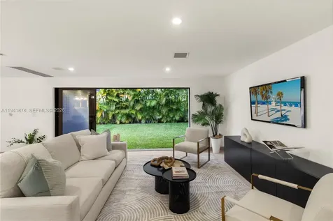 435 W 43rd Street Miami Beach FL 33140