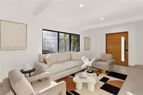 435 W 43rd Street Miami Beach FL 33140