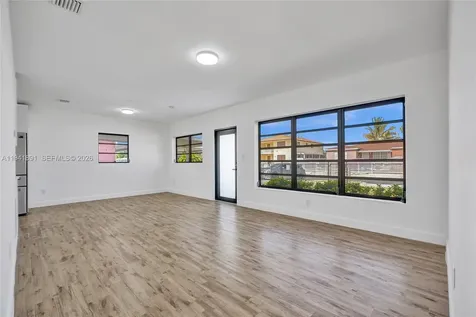 4631 E 8th Court Hialeah FL 33013