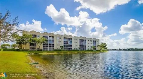 4717 NW 7th Street Miami FL 33126