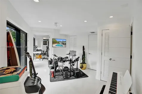 19130 NE 21st Avenue North Miami Beach FL 33179