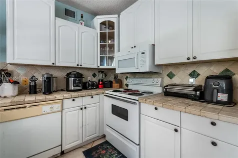 19601 E Country Club Drive Aventura FL 33180
