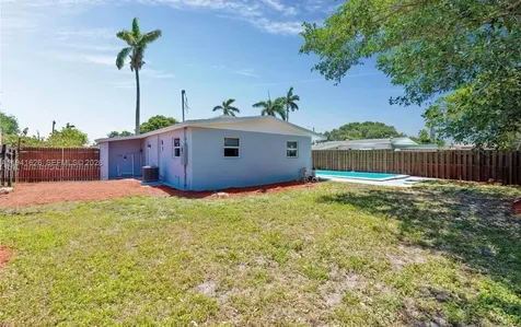 5621 SW 38th Court Davie FL 33314