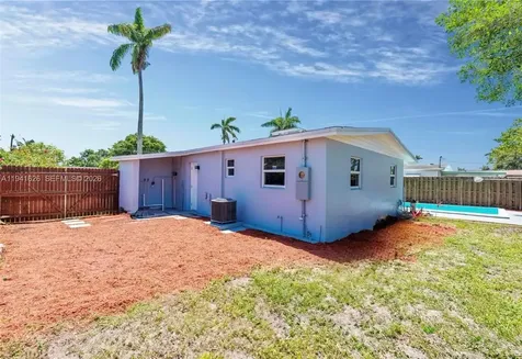 5621 SW 38th Court Davie FL 33314