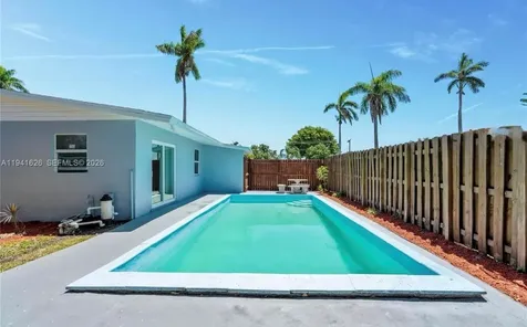 5621 SW 38th Court Davie FL 33314