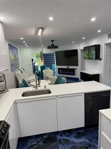5121 W Oakland Park Boulevard Lauderdale Lakes FL 33313
