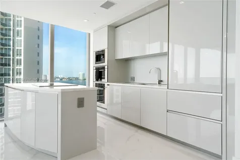 18975 Collins Avenue Sunny Isles Beach FL 33160