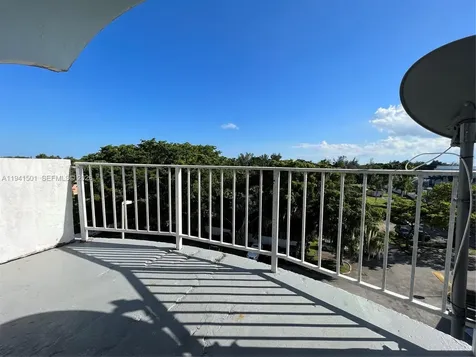 492 NW 165th Street Road Miami FL 33169