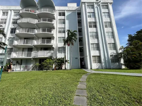 492 NW 165th Street Road Miami FL 33169