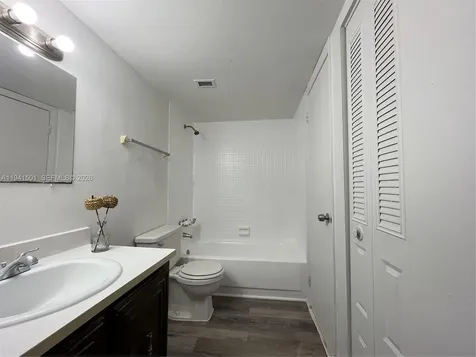 492 NW 165th Street Road Miami FL 33169