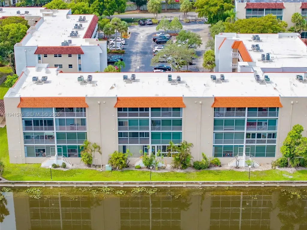 3581 Inverrary Drive Lauderhill FL 33319