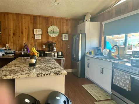186 W Avenue A Key Largo FL 33037