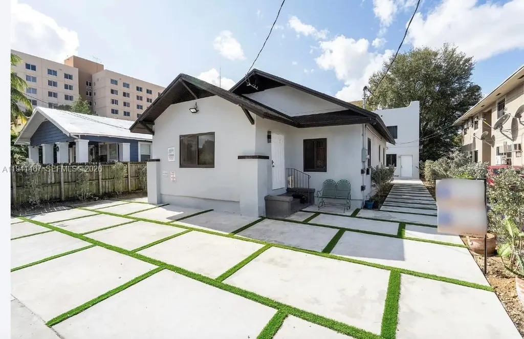 418 NW 9th Avenue Miami FL 33128
