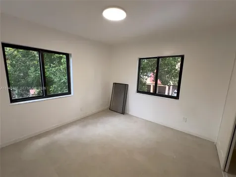 418 NW 9th Avenue Miami FL 33128