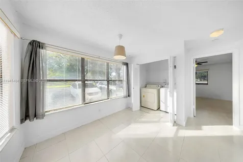2986 S University Drive Davie FL 33328