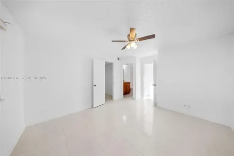 2986 S University Drive Davie FL 33328