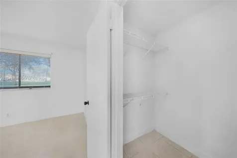 2986 S University Drive Davie FL 33328