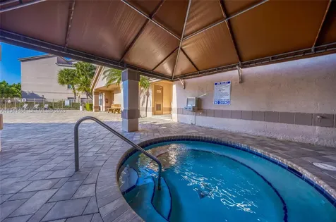 2986 S University Drive Davie FL 33328