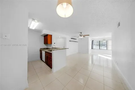 2986 S University Drive Davie FL 33328