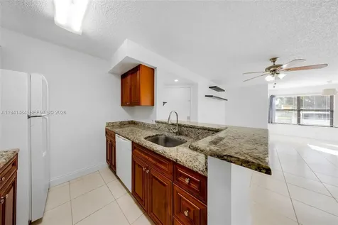 2986 S University Drive Davie FL 33328