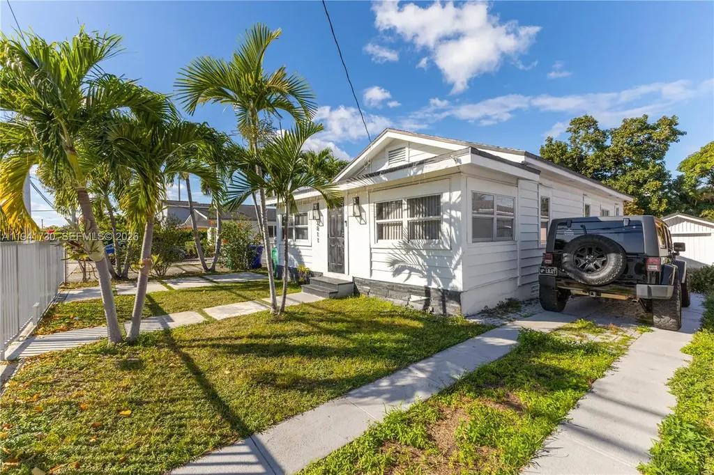 2811 SW 17th Street Miami FL 33145