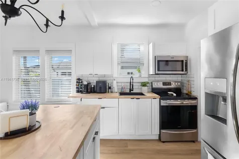 2811 SW 17th Street Miami FL 33145