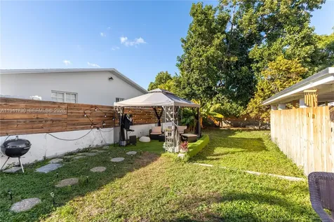 2811 SW 17th Street Miami FL 33145
