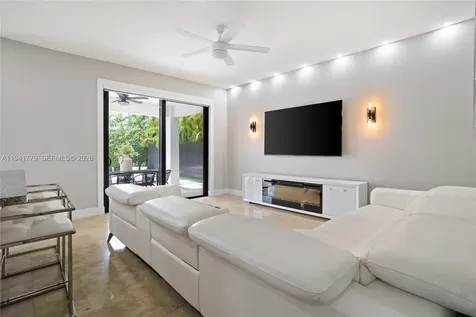 5324 SW 164 Court Miami FL 33185