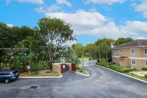 911 Hillcrest Court Hollywood FL 33021