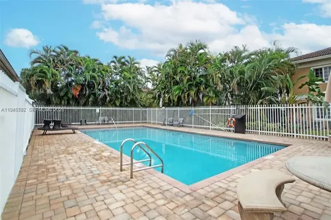 911 Hillcrest Court Hollywood FL 33021